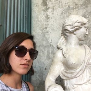 Meet your Posher, Lorraine